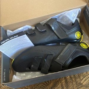 SoulCycle unisex Pearl Izumi shoes